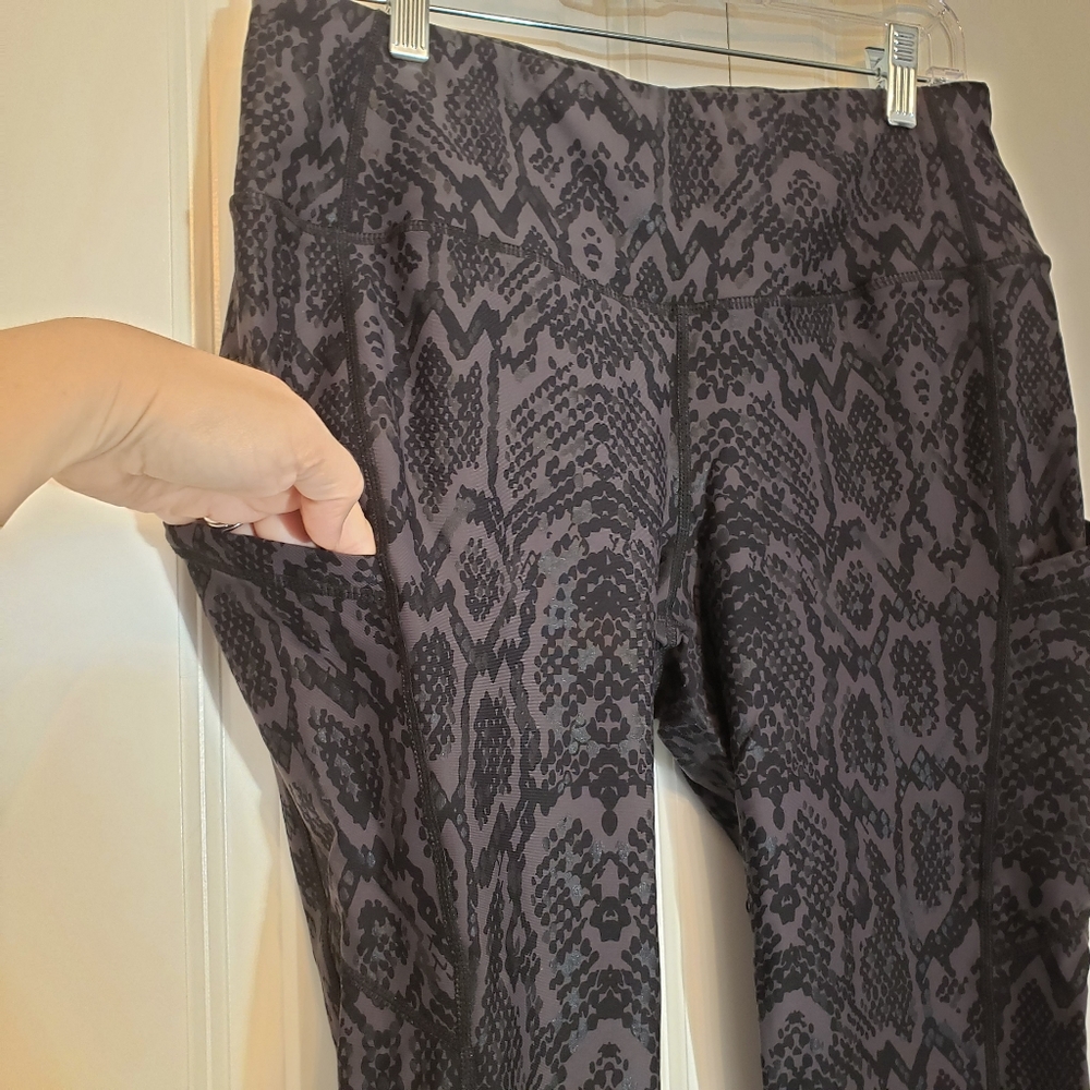 Torrid Active Capri Workout leggings